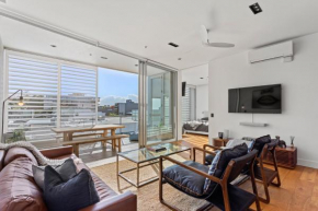 Luxury 2 bed2bath penthouse Free secure carpark